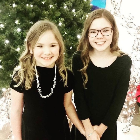 Meet your Posher, Danielle - Picture 2 of 6